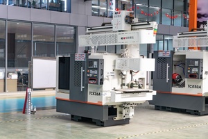 Torno CNC de Cama Inclinada Automático de Alta Rigidez TCK36A con Motor - Product Image 1