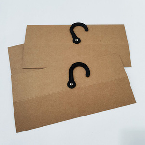 Etichette Pendenti per Abbigliamento in Cartoncino Nero con Gancio a Forma di Punto <span class=keywords><strong>Interrogativo</strong></span>, Certificato FSC, Superficie Verniciata, Stampa CMYK - Product Image 6