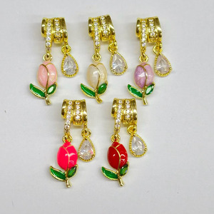 CZ9402 Dijes Colgantes de Flor de Tulipán y Lágrima de Circonita con Esmalte y Baño de Oro de 18k, Compatibles con Pulseras de Estilo Europeo - Product Image 4