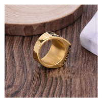 Anello da Uomo in Acciaio Inossidabile Placcato Oro Stile Vintage Romantico Massonico con Incisione a Calamaio, Disponibile