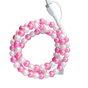Cable de cargador de cuentas rosa y blanco de lujo para teléfono Tipo-C Idea de regalo USB para uso en computadora - Product Image 1