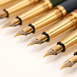 ปากกาเจลลายไม้ขัดเงา ดีไซน์รูปสุนัขจิ้งจอก บรรจุกล่อง ปากกาหัวพู่กันลายการ์ตูน คลิปโลหะ เป็นมิตรกับสิ่งแวดล้อม สีเขียว ไอเดียของขวัญ - Product Image 5