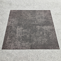 Moquette Commerciale de Luxe à Boucles, Dalles Carrées, Antistatique, Adaptée aux Animaux Domestiques, pour Maison, Hôtel, Bureau, Usine Moderne, Prix de Gros