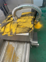 Machine entièrement automatique pour enrober les doigts de poulet, les bandes de poulet, la farine de pain, la poudre d'escalope, la machine à saupoudrer