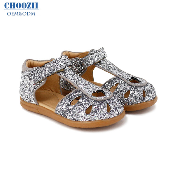 Choozii летние серебристые кожаные сандалии на плоской подошве для девочек