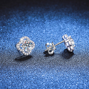 S925 Sterling Silber Unisex Ohrringe Geometrisches Design Vier Blumen für Hochzeits feier Jubiläum Hochwertiger Moissan ite Schmuck - Product Image 3