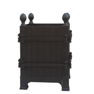 Jardinière en aluminium moulé de style provençal - Product Image 6