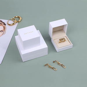 Boîtes d'emballage pour bijoux en papier personnalisées avec logo Boyang, petites, pour mariage, fiançailles, boîte à boucles d'oreilles blanche - Product Image 3