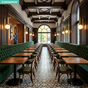 Table de salle à manger carrée en bois massif avec banquette longue en velours vert émeraude capitonnée, dossier en rotin et assise en cuir, style vintage pour restaurant - Product Image 1