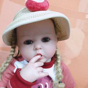 Bambola Realistica di Bambina, Capelli Biondi e Occhi Blu, Sperimenta il Miglior Giocattolo Reborn per Bambini - Product Image 5