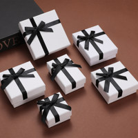 Boîte cadeau rigide en carton de couleur unie pour bijoux, avec insert en velours pour bagues, boucles d'oreilles et colliers, vente en gros