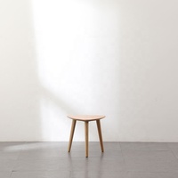Design moderne table basse triangulaire en bois MDF à trois pieds en chêne pour le salon