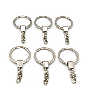 Porte-clés plat en métal de 30mm Porte-clés rond en métal avec chaîne à quatre maillons en alliage pour cadeaux Porte-clés Accessoires - Product Image 5