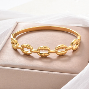 Brazalete con cierre seguro, eslabones ovalados huecos conectados, banda interior plana, ligero, de diseño, en oro de 18k, brazaletes de moda. - Product Image 4