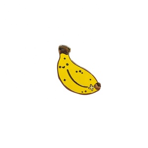 <span class=keywords><strong>Prix</strong></span> d'usine – Épingles de revers personnalisées en émail dur plaqué or, forme mini banane avec visage souriant - Product Image 1