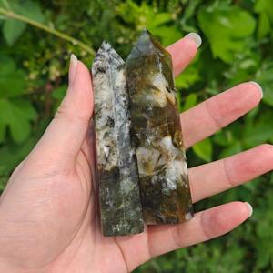 หินไมก้าสีเขียวธรรมชาติทรงหอคอย คริสตัลขัดเงา งานฝีมือประดับตกแต่งบ้าน สำนักงาน ของขวัญสะสม - Product Image 5