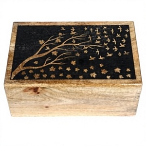 Urne funéraire en bois massif, finition bois naturel, couvercle noir avec motif arbre et oiseaux, urne en bois taille adulte pour cendres humaines - Product Image 1