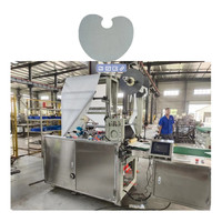 Machine automatique de fabrication de capes de coiffure imperméables non tissées pour la teinture et la coupe de cheveux, avec épaulettes et tablier
