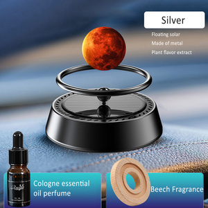 Diffuseur d'huiles essentielles pour voiture, ornement d'intérieur automobile, parfum liquide en métal, rotation de football suspendue solaire, vente chaude - Product Image 4