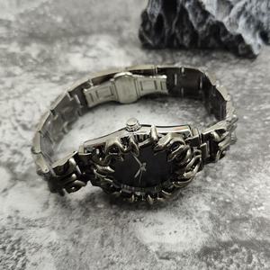 Reloj de Cuarzo Gótico Retro Millennium con Diseño de Garra de Alabastro, Estilo Europeo Americano, Encanto Moderno, Acero Inoxidable, Cristal Retro de 22mm - Product Image 2