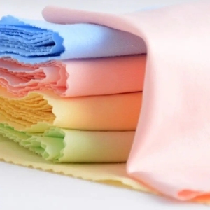 Chiffon de nettoyage en microfibre suédée sans traces, couleur unie, pour polir et nettoyer les bijoux en or et en argent, avec logo personnalisé - Product Image 3