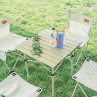 Ensemble de table de pique-nique pliable d'extérieur, table de camping portable avec 4 tabourets pour les voyages en famille, la randonnée