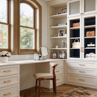 Design intemporel, dressing de luxe sur mesure avec coiffeuse, meubles de chambre à coucher, porte en verre, armoire encastrée a