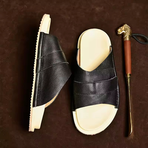 Xinzirain diseño personalizado cuero genuino punta abierta antideslizante al aire libre <span class=keywords><strong>chanclas</strong></span> sandalias árabes hombres cuero Gulf zapatillas de <span class=keywords><strong>hombre</strong></span> - Product Image 1