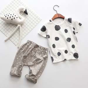 Conjuntos de Ropa de Dos Piezas con Estampado de Lunares de Moda Coreana para Niños, de un Fabricante Chino - Product Image 1