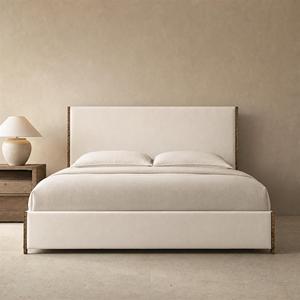 Lit en tissu de chêne moderne Wabi-Sabi artisanal avec cadre en fer martelé à la main et base plateforme basse pour villa privée - Product Image 6