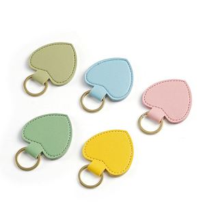 Etiquetas Personalizadas para Maletas Escolares con Forma de Corazón, Llaveros de Cuero PU Duraderos y de Diseño Individual - Product Image 1