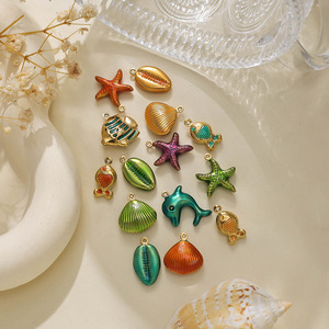 Surtido de Dijes Esmaltados con Motivos Marinos |   Colgantes de Acero Inoxidable Chapados en Oro PVD de 18K |   Conchas de Delfín y Estrella de Mar para la Creación de Joyería DIY - Product Image 4