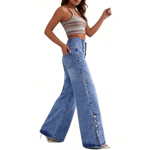 Jean évasé taille haute pour femme en denim bleu avec détails boutonnés sur le côté – Style décontracté et tendance - Product Image 3