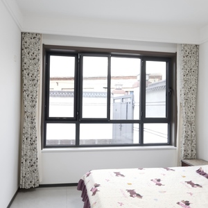 Fenêtre à battant moderne en aluminium de qualité supérieure avec ouverture horizontale et triple vitrage isolant pour une maison écoénergétique - Product Image 5