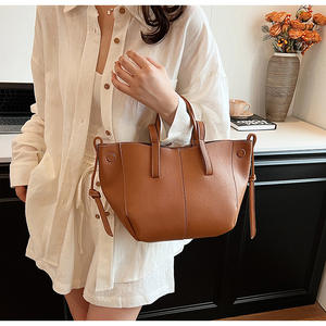 Sac fourre-tout tendance pour femme, style estival, grande capacité, fermeture éclair, design de niche français, couleur unie, PU froissé - Product Image 2