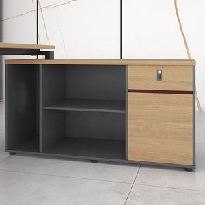 <span class=keywords><strong>Table</strong></span> de bureau Pieds en métal E1 MDF et MFC Board Bureau de direction <span class=keywords><strong>Table</strong></span> de patron de bureau moderne 1.6 M en finition mélamine - Product Image 3