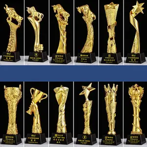 Souvenirs personnalisés de présentation du trophée en cristal vierge du prix Creative Employee Award
