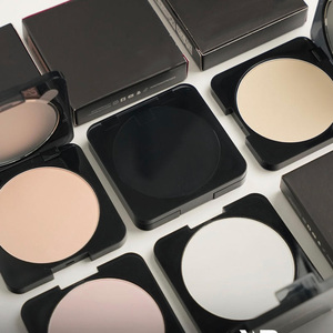 Polvere Compatta Professionale per il Viso con Finitura Opaca, Controllo dell'Olio, Effetto Pori Invisibili, Trucco Bronzante - Product Image 2