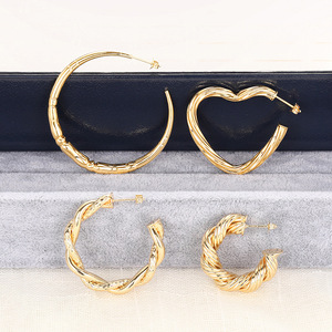 Orecchini a Cerchio Geometrici a Forma di Cuore per Donne, Gioielli Eleganti e Audaci - Product Image 6
