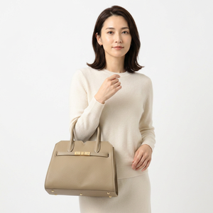 Sac fourre-tout beige en cuir véritable pour femme, sac à main structuré à double poignée avec fermeture éclair, idéal pour le bureau, le quotidien et les voyages - Product Image 6
