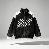 Jaket Zipper Warna Hitam Blok Warna dengan Cetak Bendera Kotak-kotak Kornit DTG, Detail Rhinestone, Model Longgar Gaya Streetwear
