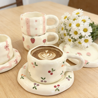 Ensemble de tasse à thé et soucoupe en céramique rose à fleurs rétro classique, bol à dessert asymétrique et mug pour le café et le thé, fait à la main