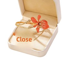 Bracelet jonc minimaliste de luxe léger en alliage électroplaqué, à double tête, émaillé, motif floral, style ouvert, pour le commerce transfrontalier