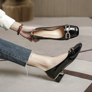 Zapatos Mary Jane de Mujer con Punta Cuadrada de Charol, Tacón Medio, Correa con Hebilla, Cómodos y Fáciles de Poner, para Todas las Temporadas - Product Image 3