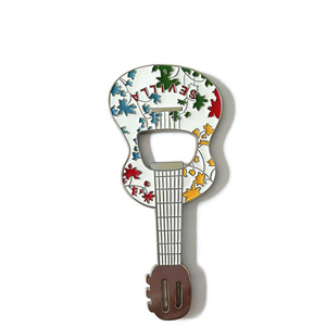 Magnete per Frigorifero <span class=keywords><strong>a</strong></span> Forma di Chitarra con Tema di Sevilla, Apribottiglie Multifunzione Souvenir in Metallo - Product Image 6