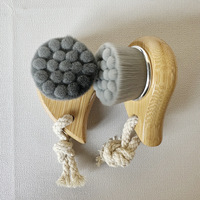 Brosse nettoyante visage à poils doux en gros, manche en bois de pin naturel pour une exfoliation douce et un nettoyage en profondeur des pores