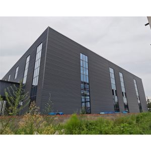 Vorgefertigte Stahlrahmenkonstruktion Verzinkte Industriehalle Lagerhaus Werkstatt mit Sandwichpaneelen - Product Image 1