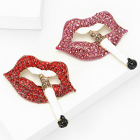 Broche Lèvres Rouge Strass Cigarette Punk Sexy Bouche en Cristal Épingle de Revers pour Femme Fête Manteau Écharpe Bijou Cadeau