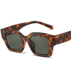 Vente en gros de lunettes de soleil carrées pour femmes, mode vintage, monture large, vert foncé, imprimé léopard - Product Image 1