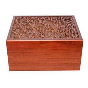 Urna funeraria in legno per ceneri umane, urna commemorativa in legno massello con coperchio floreale intagliato a mano - Product Image 1